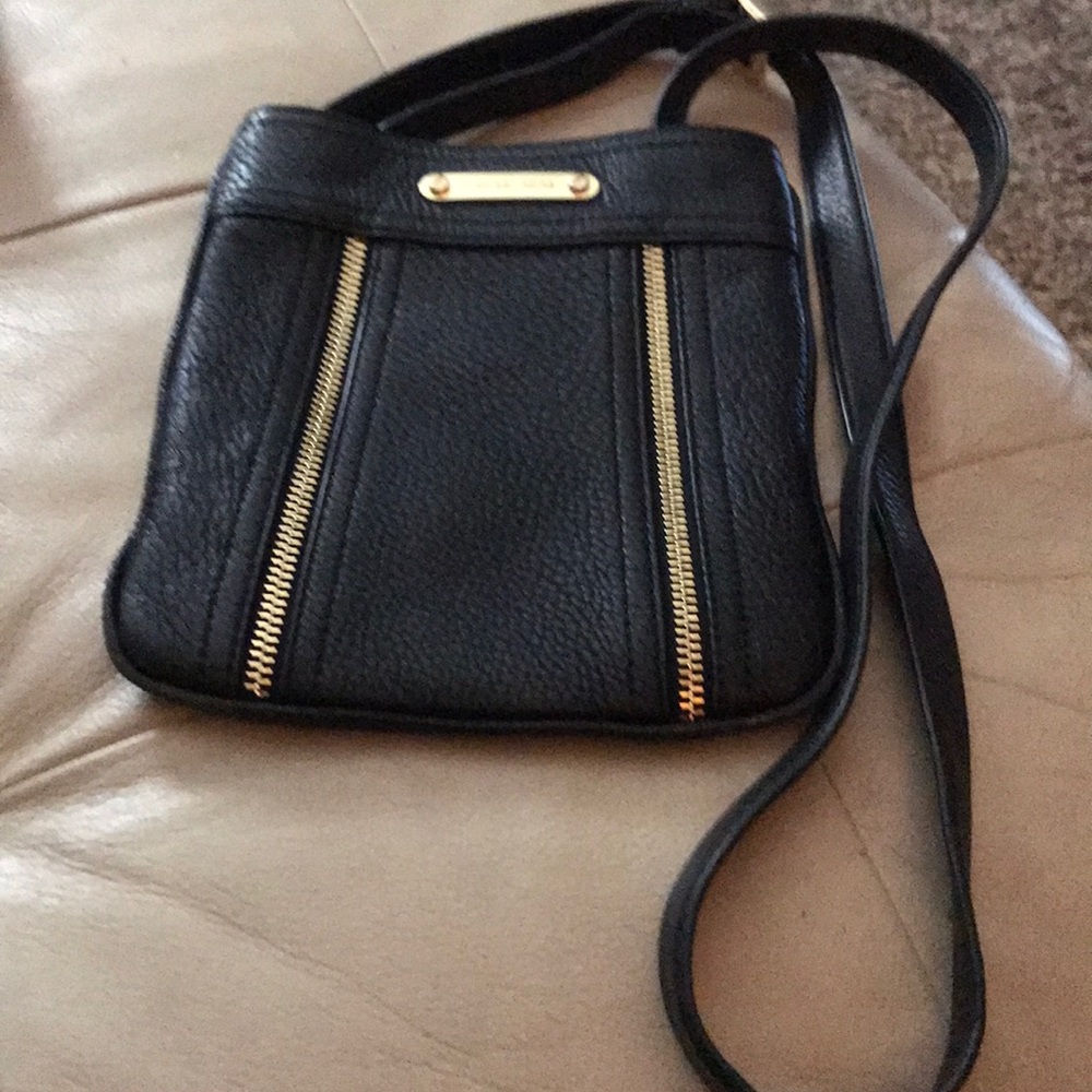 Michael kors crossbody EUC in black